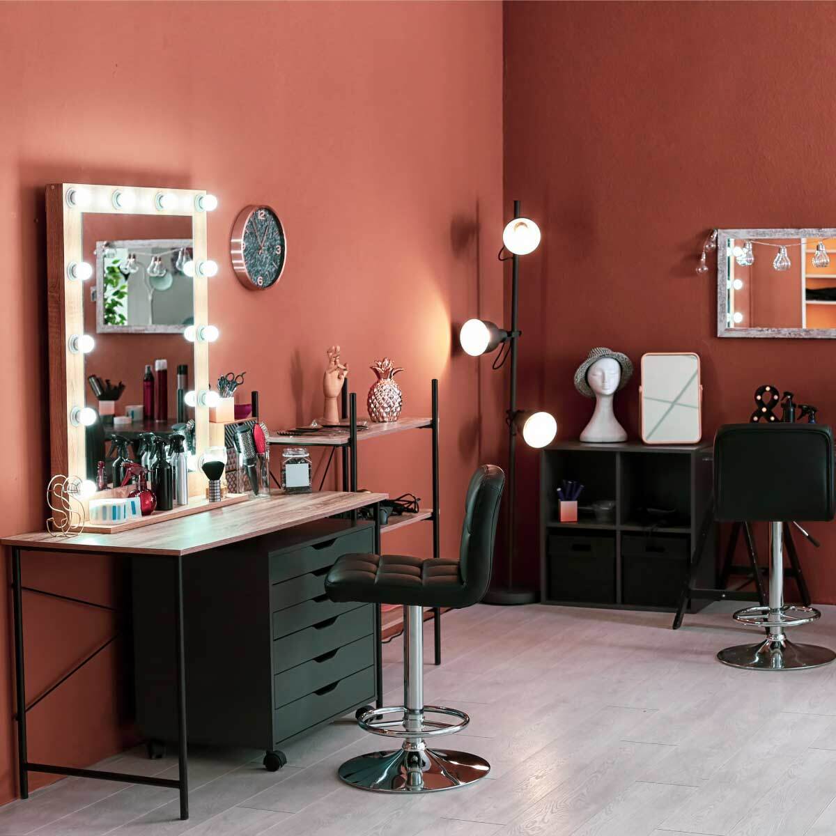 Salon Station